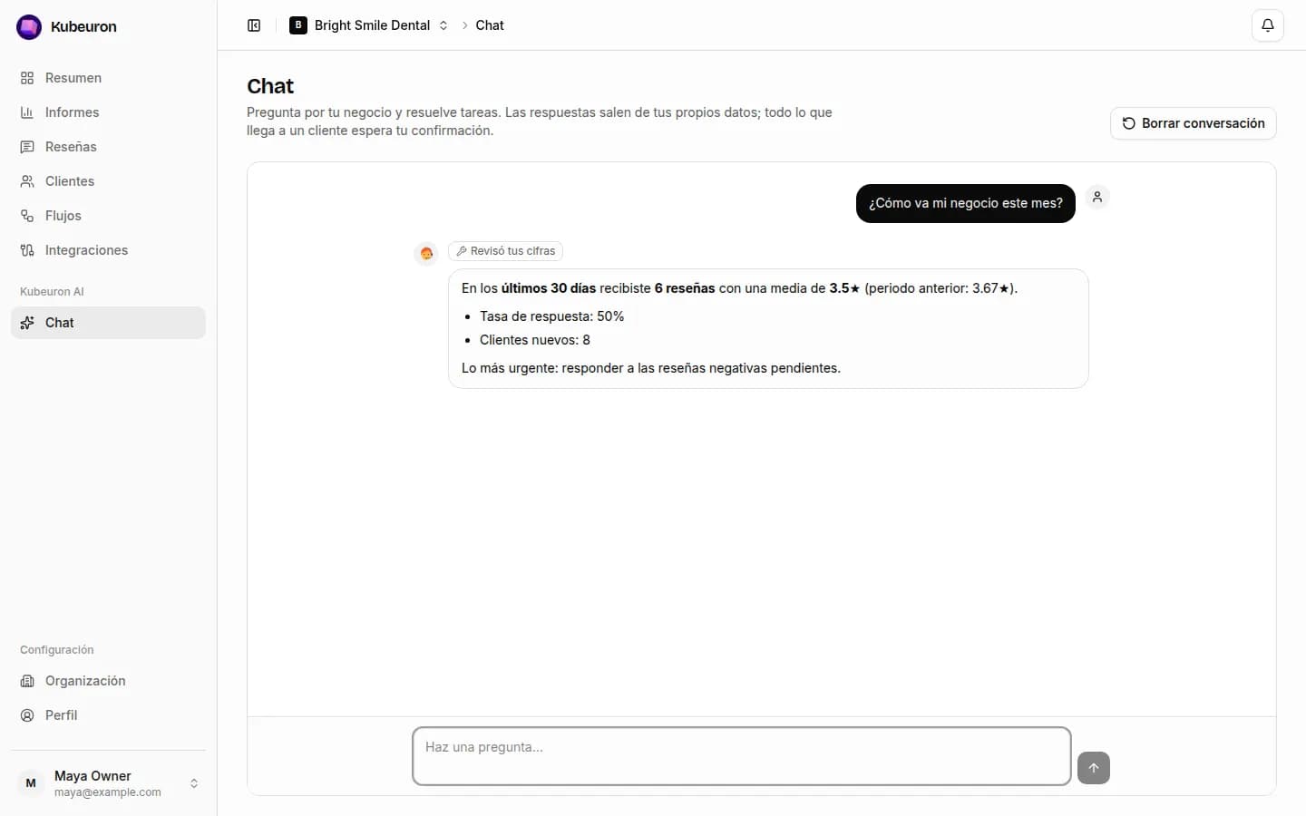 La página de chat: una respuesta basada en cifras reales, lo que revisó y una tarjeta para confirmar